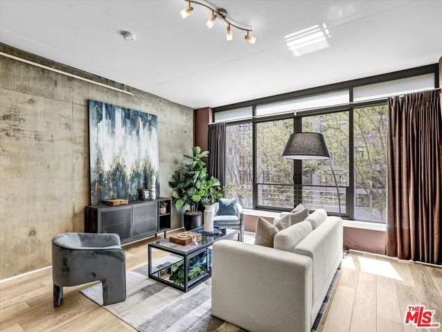 1111 S Grand Avenue 412, Los Angeles, CA 90015
