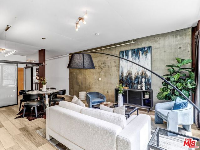 1111 S Grand Avenue 412, Los Angeles, CA 90015