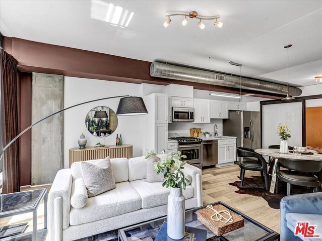 1111 S Grand Avenue 412, Los Angeles, CA 90015