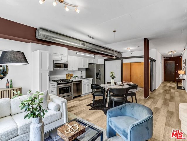 1111 S Grand Avenue 412, Los Angeles, CA 90015