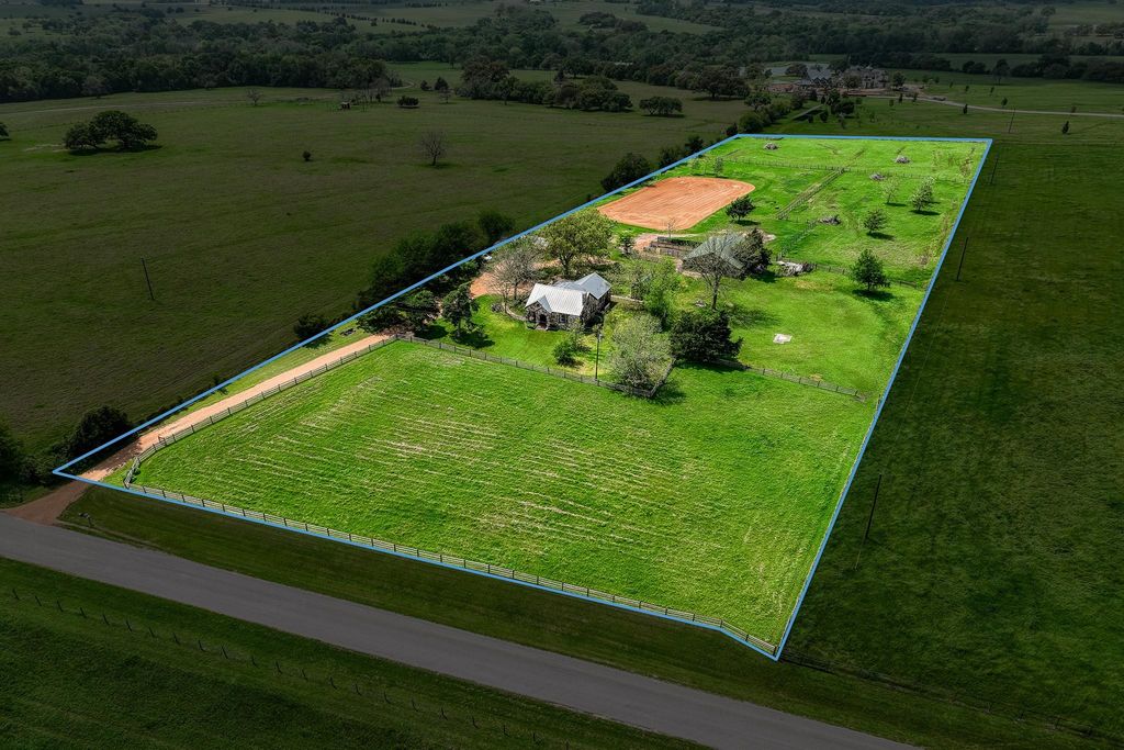 6055 Cedar Hill Road, Brenham, TX 77833