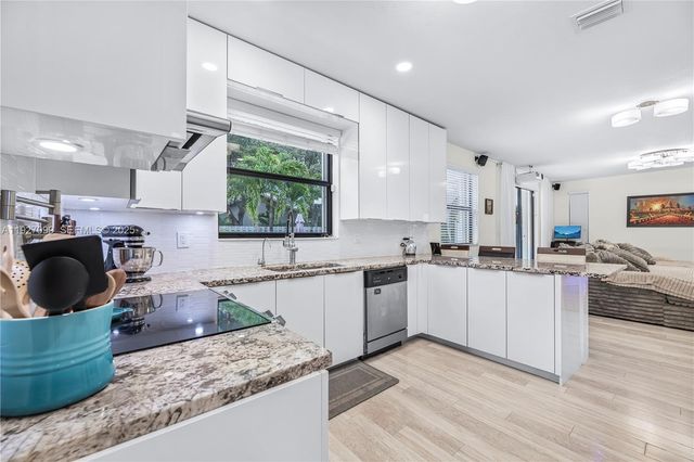 3461 SE 1st St, Homestead, FL 33033