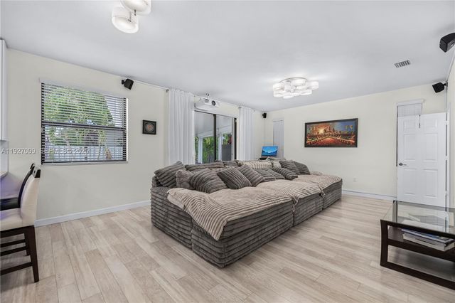 3461 SE 1st St, Homestead, FL 33033