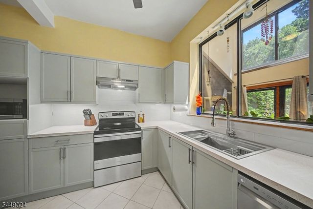 205 Joseph Ln, Mine Hill Twp., NJ 07803