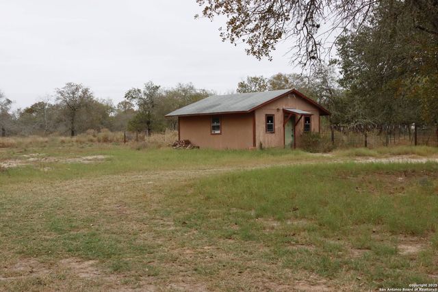 1380 County Road 6723, Natalia, TX 78059