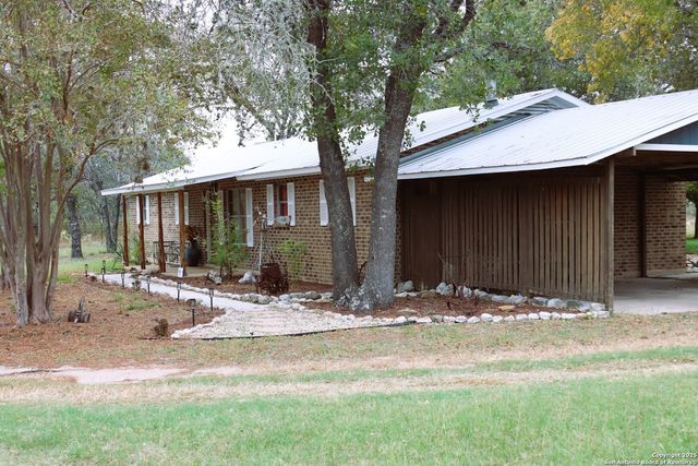 1380 County Road 6723, Natalia, TX 78059