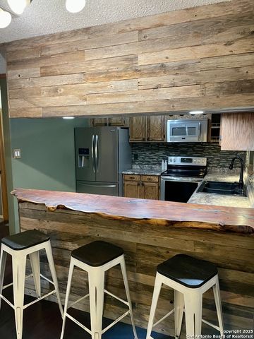 1380 County Road 6723, Natalia, TX 78059