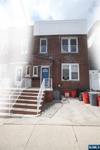 210 Day Avenue, Cliffside Park, NJ 07010