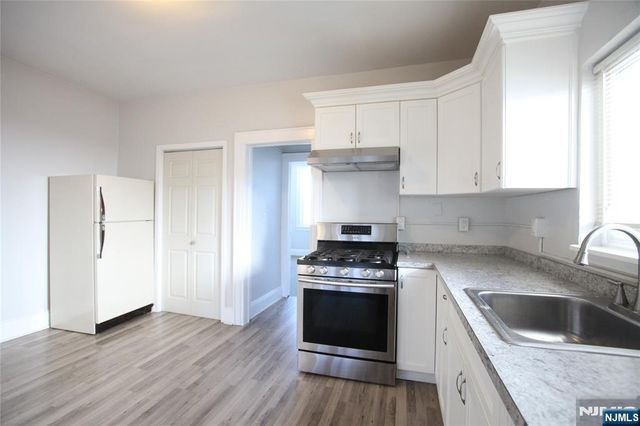 210 Day Avenue, Cliffside Park, NJ 07010