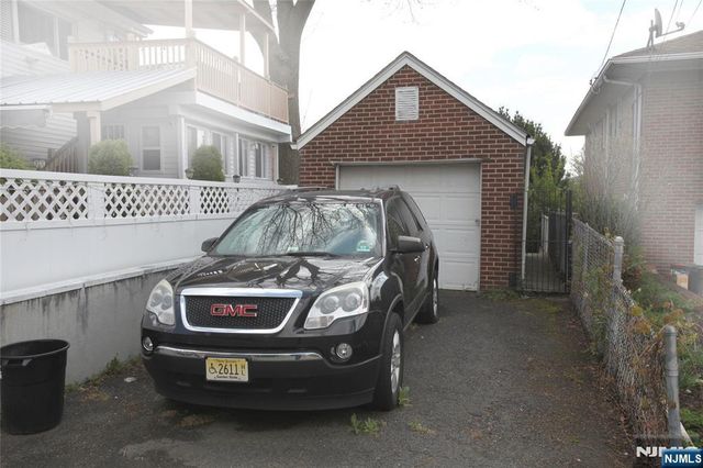 210 Day Avenue, Cliffside Park, NJ 07010