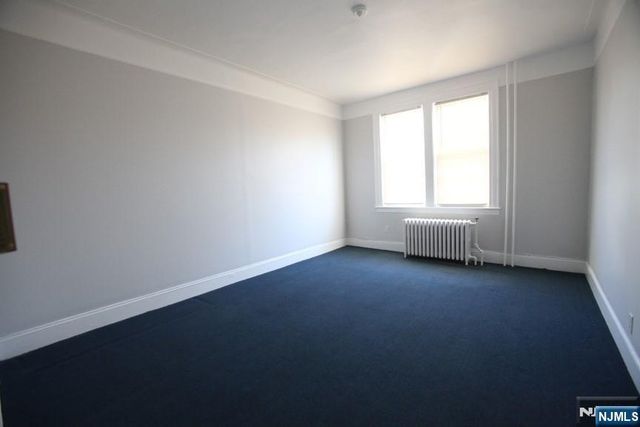 210 Day Avenue, Cliffside Park, NJ 07010