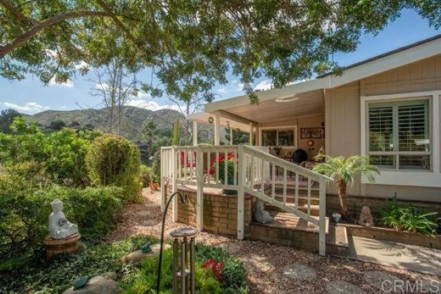 8975 Lawrence Welk 284, Escondido, CA 92026