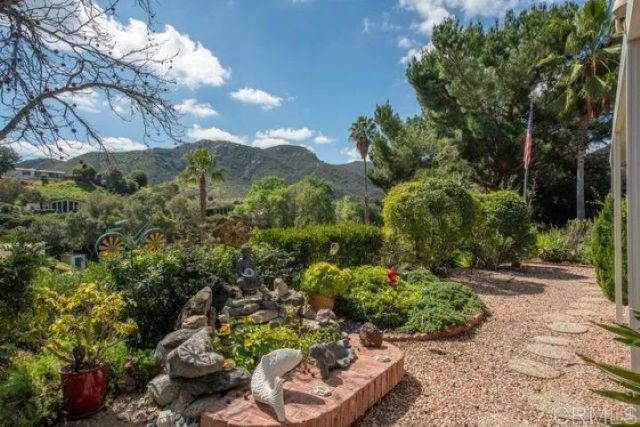 8975 Lawrence Welk 284, Escondido, CA 92026