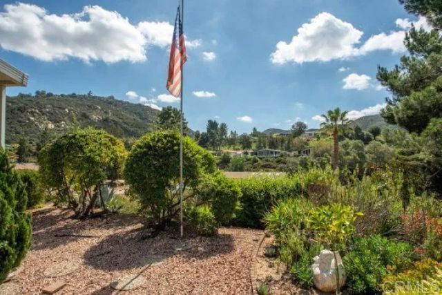 8975 Lawrence Welk 284, Escondido, CA 92026