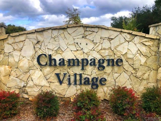 8975 Lawrence Welk 284, Escondido, CA 92026