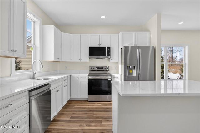 3 Elena Court, Halfmoon, NY 12118