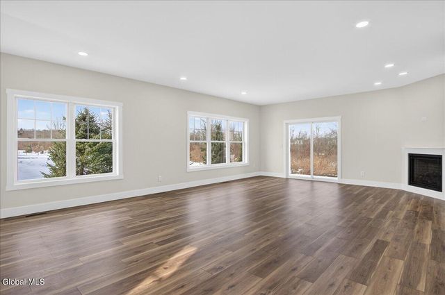 3 Elena Court, Halfmoon, NY 12118