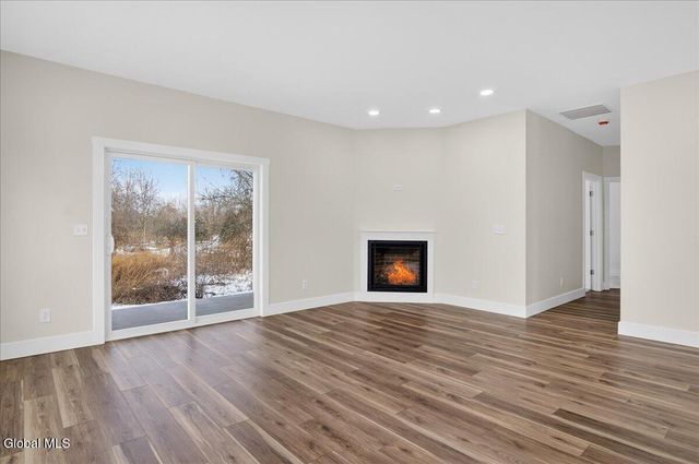 3 Elena Court, Halfmoon, NY 12118