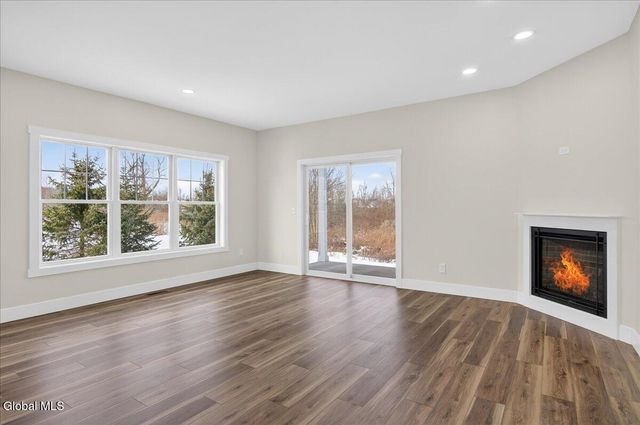 3 Elena Court, Halfmoon, NY 12118