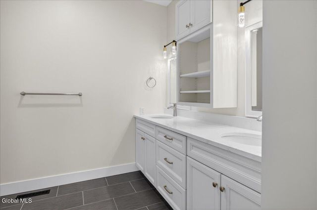 3 Elena Court, Halfmoon, NY 12118