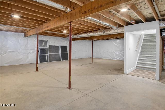 3 Elena Court, Halfmoon, NY 12118