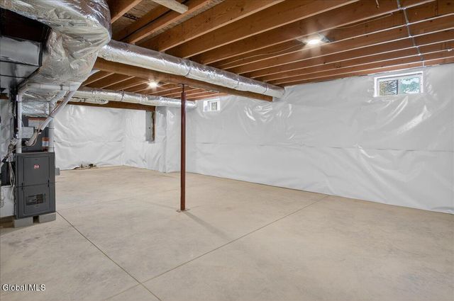 3 Elena Court, Halfmoon, NY 12118