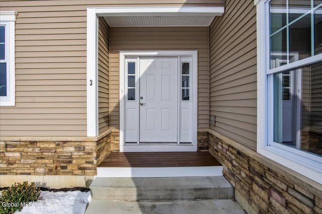 3 Elena Court, Halfmoon, NY 12118