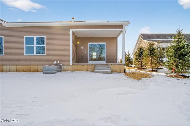 3 Elena Court, Halfmoon, NY 12118