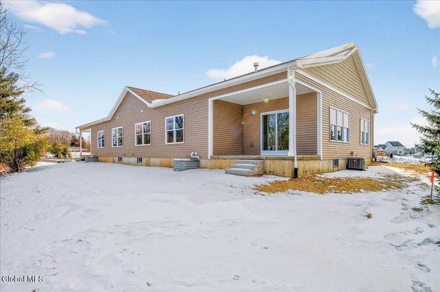 3 Elena Court, Halfmoon, NY 12118