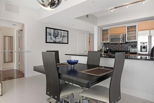 950 Brickell Bay Dr 3710, Miami, FL 33131