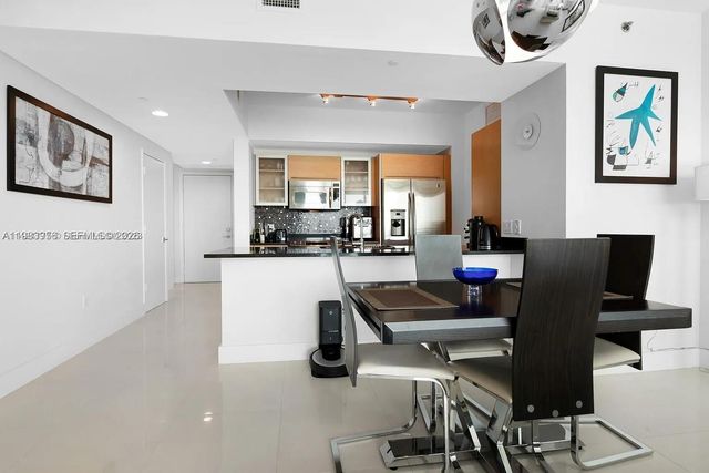 950 Brickell Bay Dr 3710, Miami, FL 33131