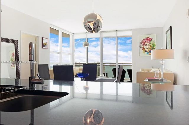 950 Brickell Bay Dr 3710, Miami, FL 33131