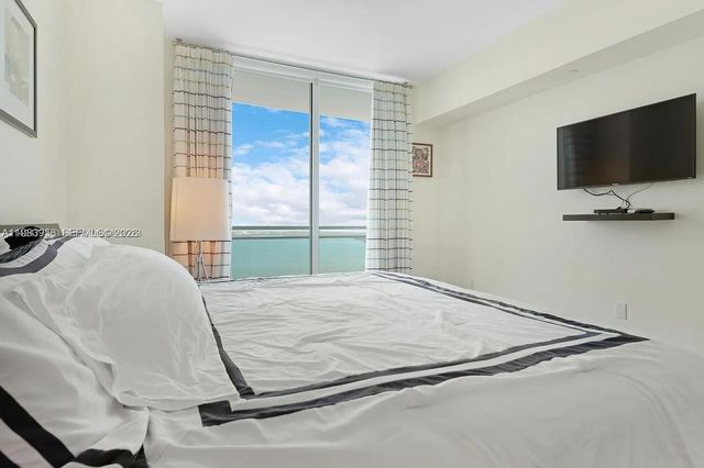 950 Brickell Bay Dr 3710, Miami, FL 33131