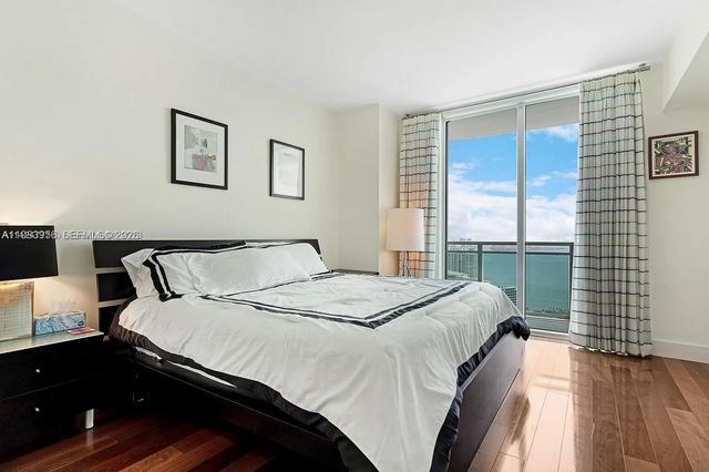 950 Brickell Bay Dr 3710, Miami, FL 33131