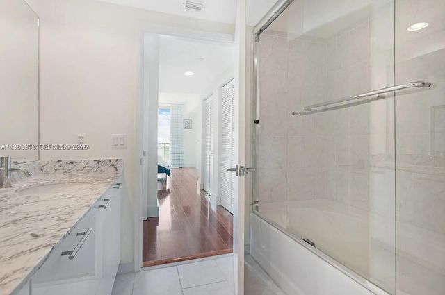 950 Brickell Bay Dr 3710, Miami, FL 33131