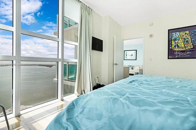 950 Brickell Bay Dr 3710, Miami, FL 33131