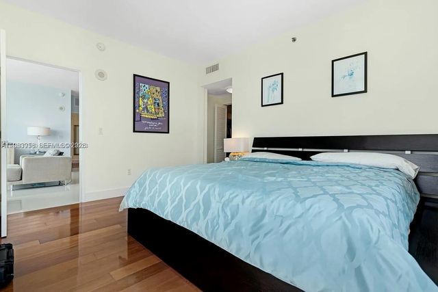 950 Brickell Bay Dr 3710, Miami, FL 33131