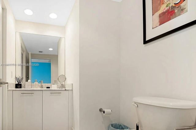 950 Brickell Bay Dr 3710, Miami, FL 33131