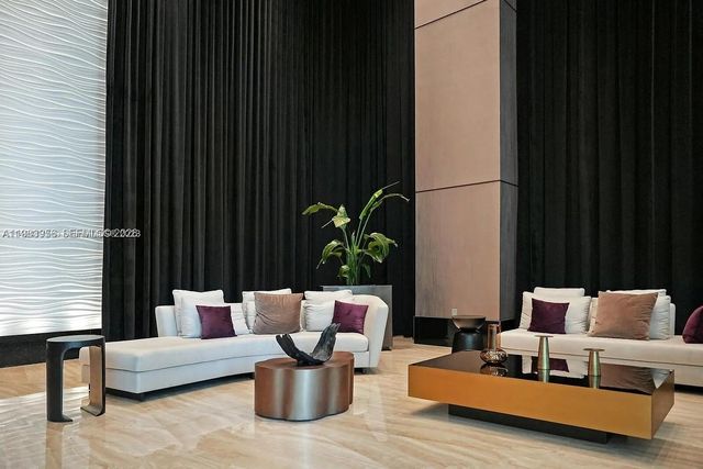 950 Brickell Bay Dr 3710, Miami, FL 33131