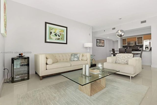 950 Brickell Bay Dr 3710, Miami, FL 33131