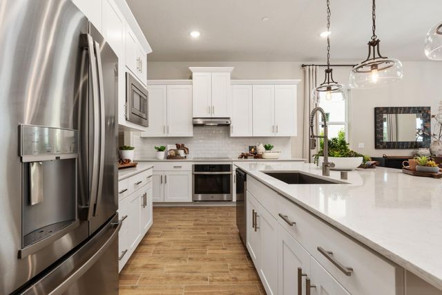 675 Solar Lane, Clovis, CA 93619