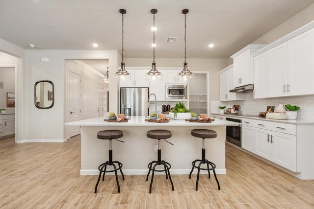675 Solar Lane, Clovis, CA 93619