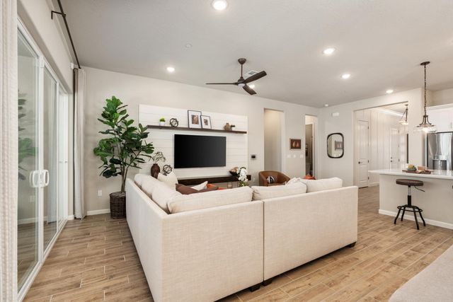 675 Solar Lane, Clovis, CA 93619