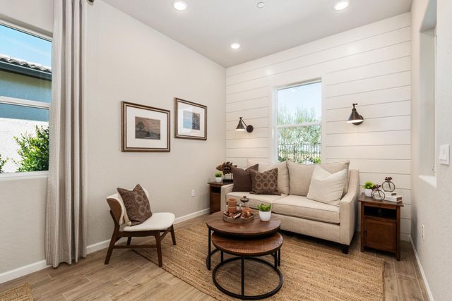 675 Solar Lane, Clovis, CA 93619