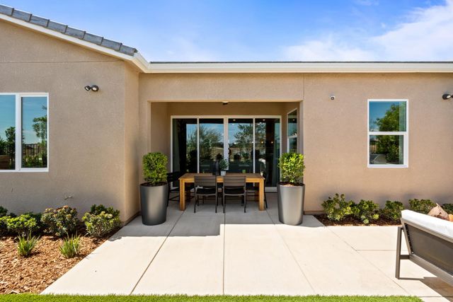 675 Solar Lane, Clovis, CA 93619