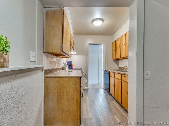 1028 Valley Drive, Sand Springs, OK 74063
