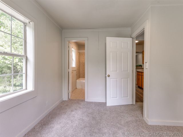 1028 Valley Drive, Sand Springs, OK 74063