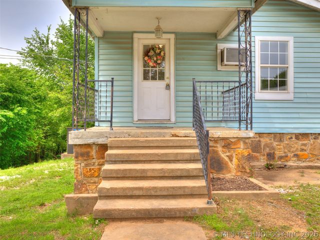 1028 Valley Drive, Sand Springs, OK 74063