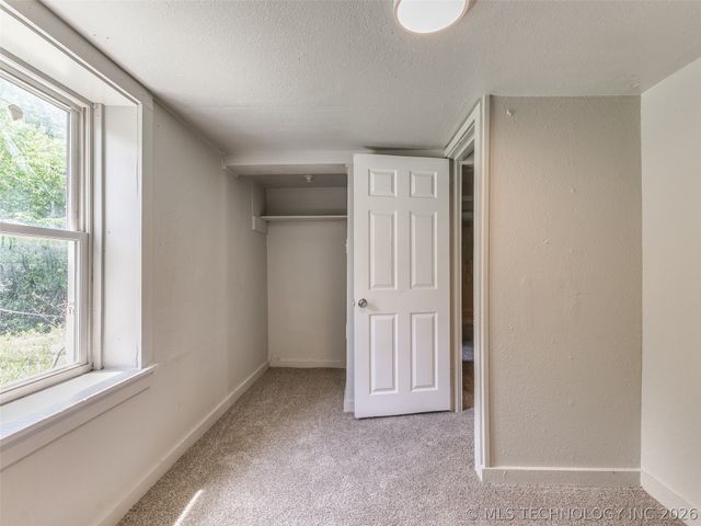 1028 Valley Drive, Sand Springs, OK 74063