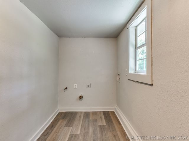 1028 Valley Drive, Sand Springs, OK 74063